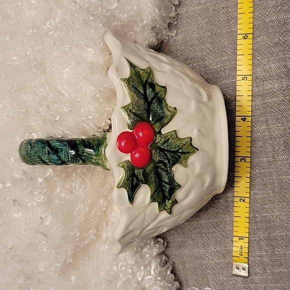 Vintage Christmas Ceramic Sleigh and Basket - Picture 13 of 16